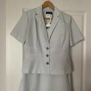 Two-Piece Business/Casual Suit Short Sleeve Jacket and Pencil Skirk